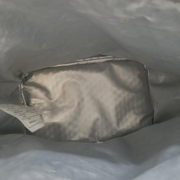 Steve Madden brand lunch bag/tote with small clear container with lid inside. - Picture 8 of 16